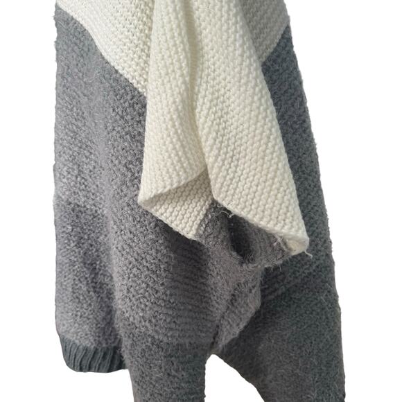Vince Camuto Colorblock Turtleneck Sweater Grey White Poncho Shrug Thick Warm OS - Picture 9 of 16